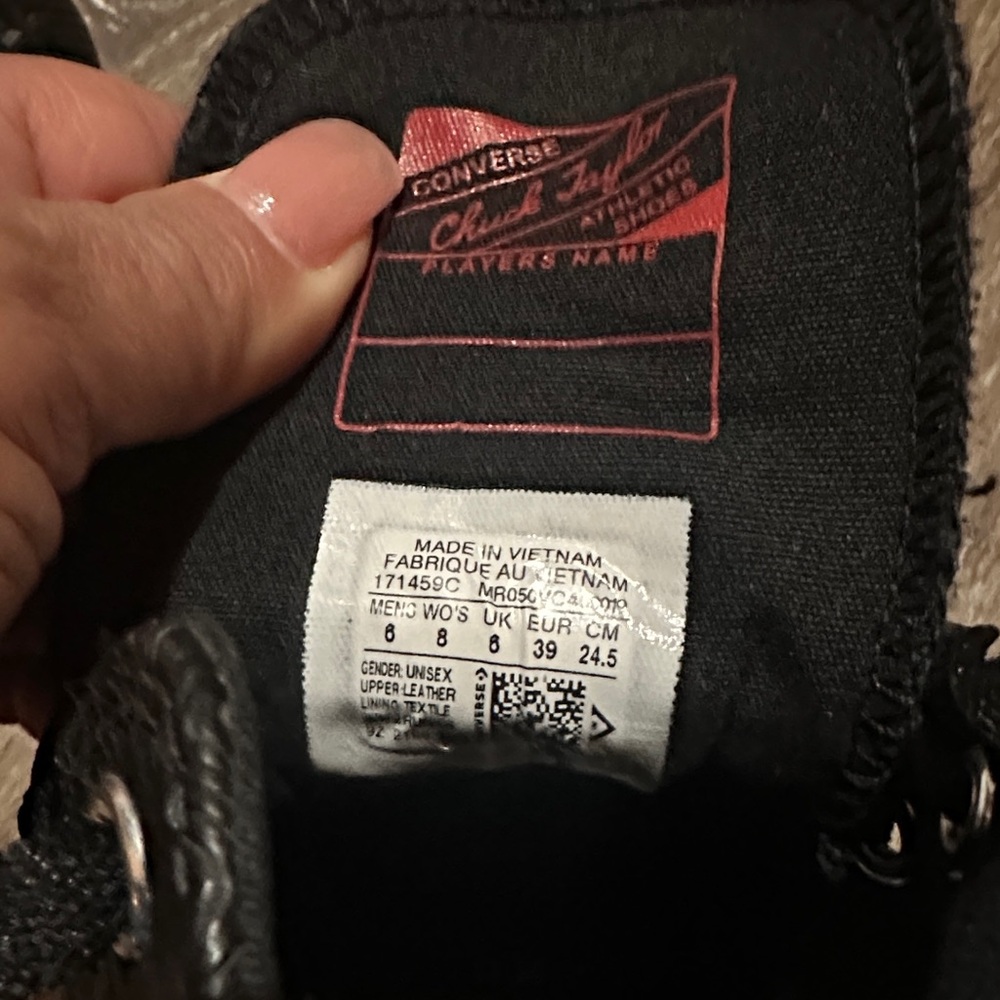 Sleek Black and White High-Top Sneakers - Picture 6 of 8